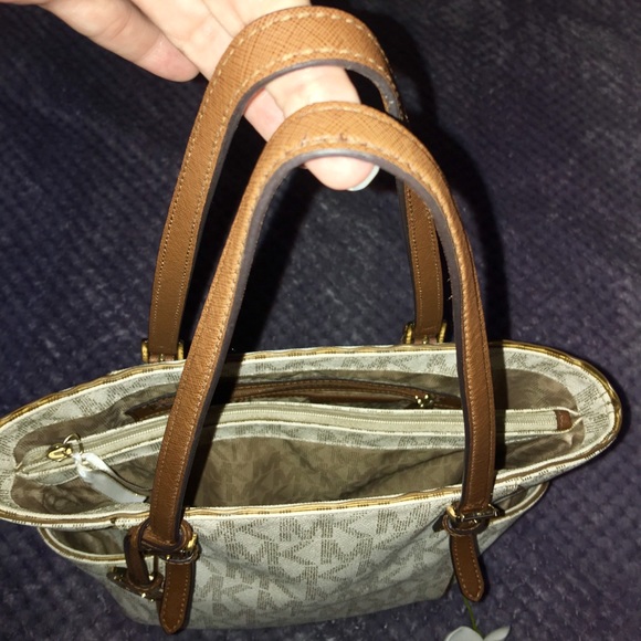 Michael Kors Purse & Wallet (EUC) - Picture 7 of 8